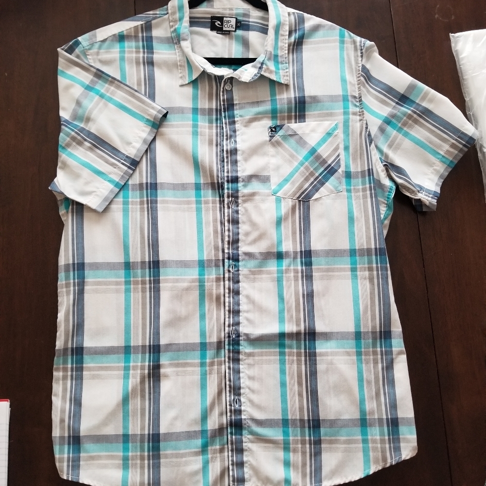 Rip Curl short sleeve button down size XL